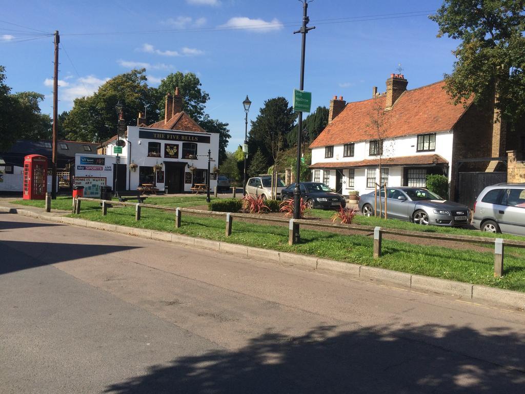 Harmondsworth Hall Guest House ウェストドライトン エクステリア 写真