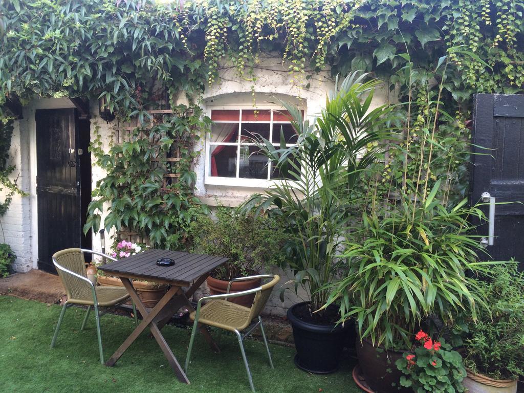Harmondsworth Hall Guest House ウェストドライトン 部屋 写真