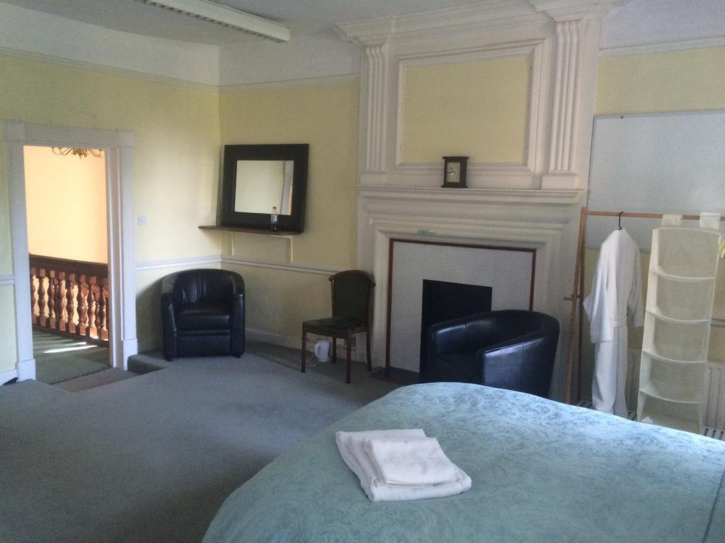 Harmondsworth Hall Guest House ウェストドライトン 部屋 写真