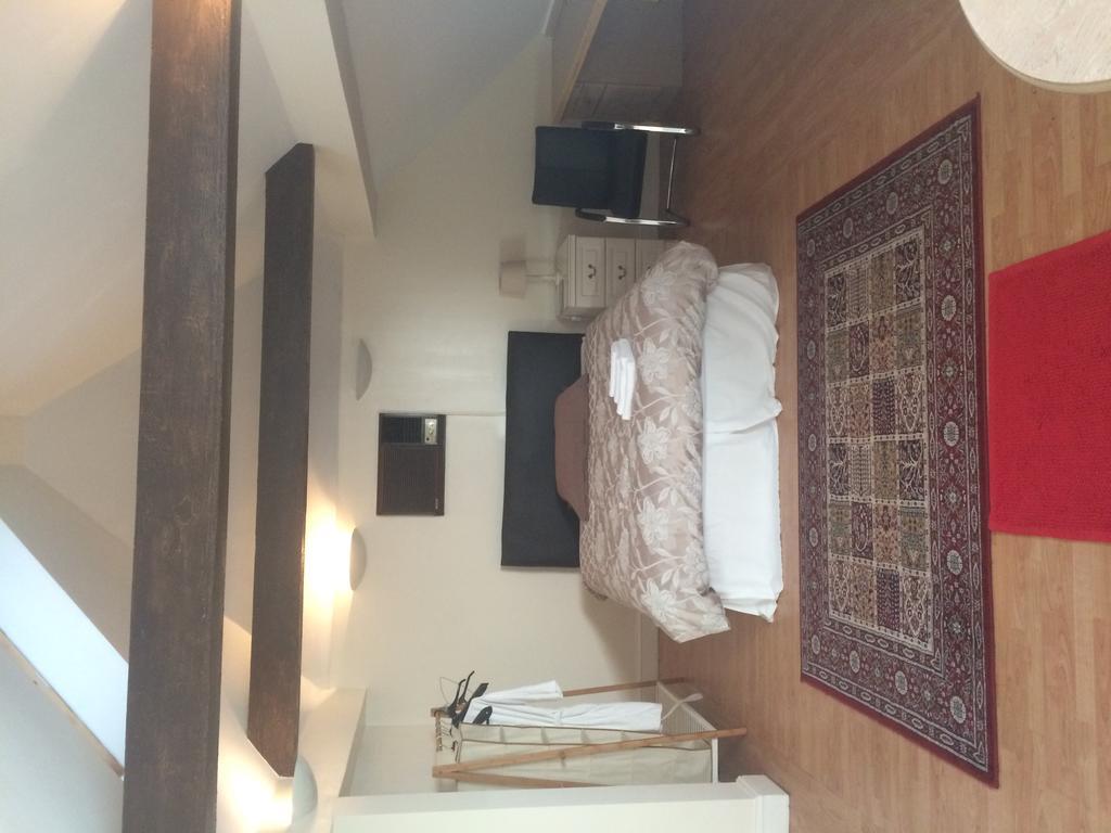 Harmondsworth Hall Guest House ウェストドライトン 部屋 写真