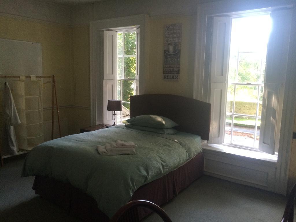 Harmondsworth Hall Guest House ウェストドライトン 部屋 写真