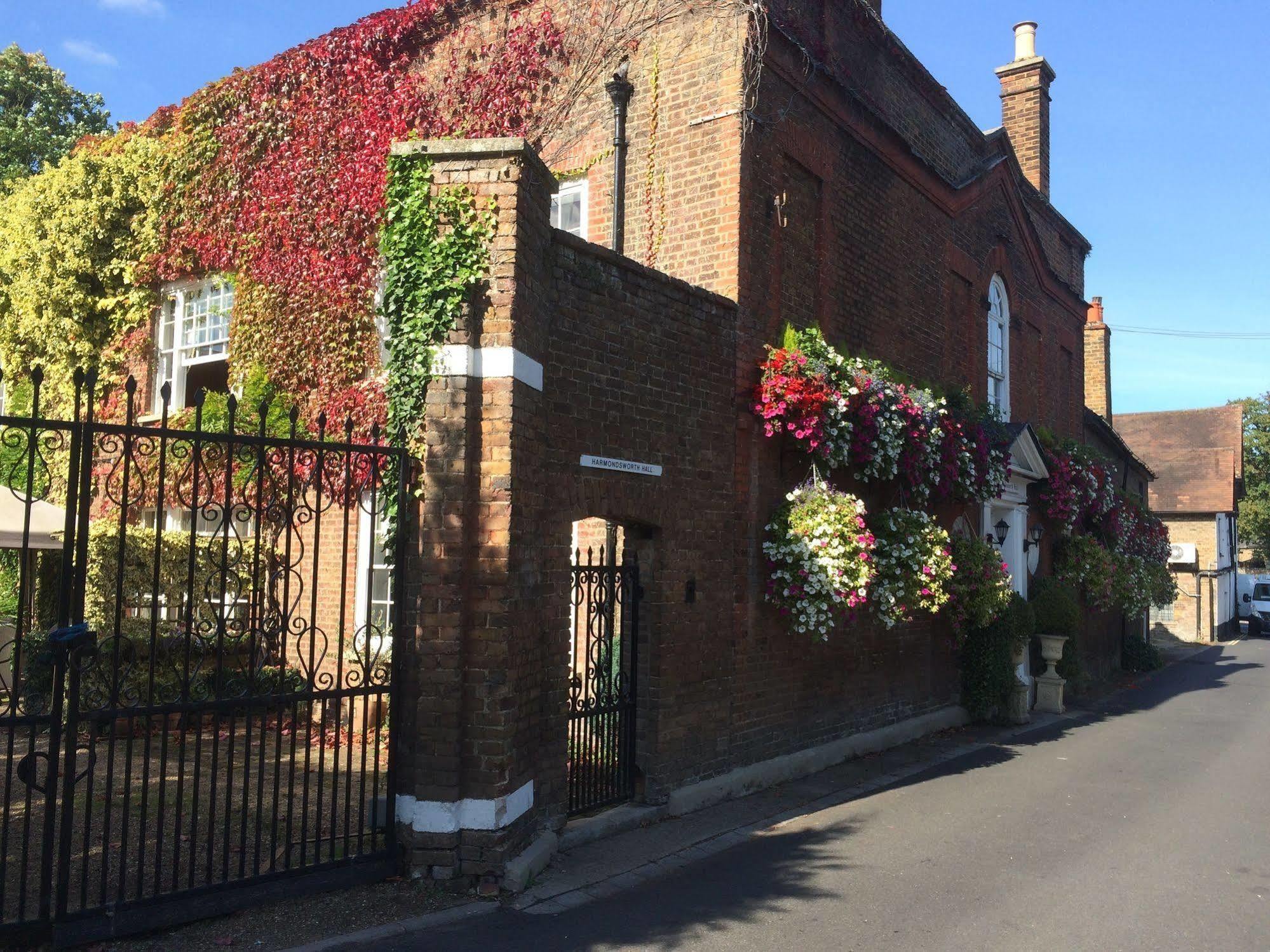 Harmondsworth Hall Guest House ウェストドライトン エクステリア 写真