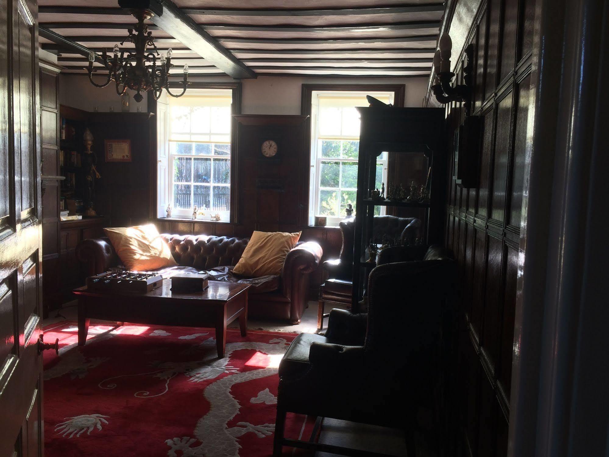 Harmondsworth Hall Guest House ウェストドライトン エクステリア 写真