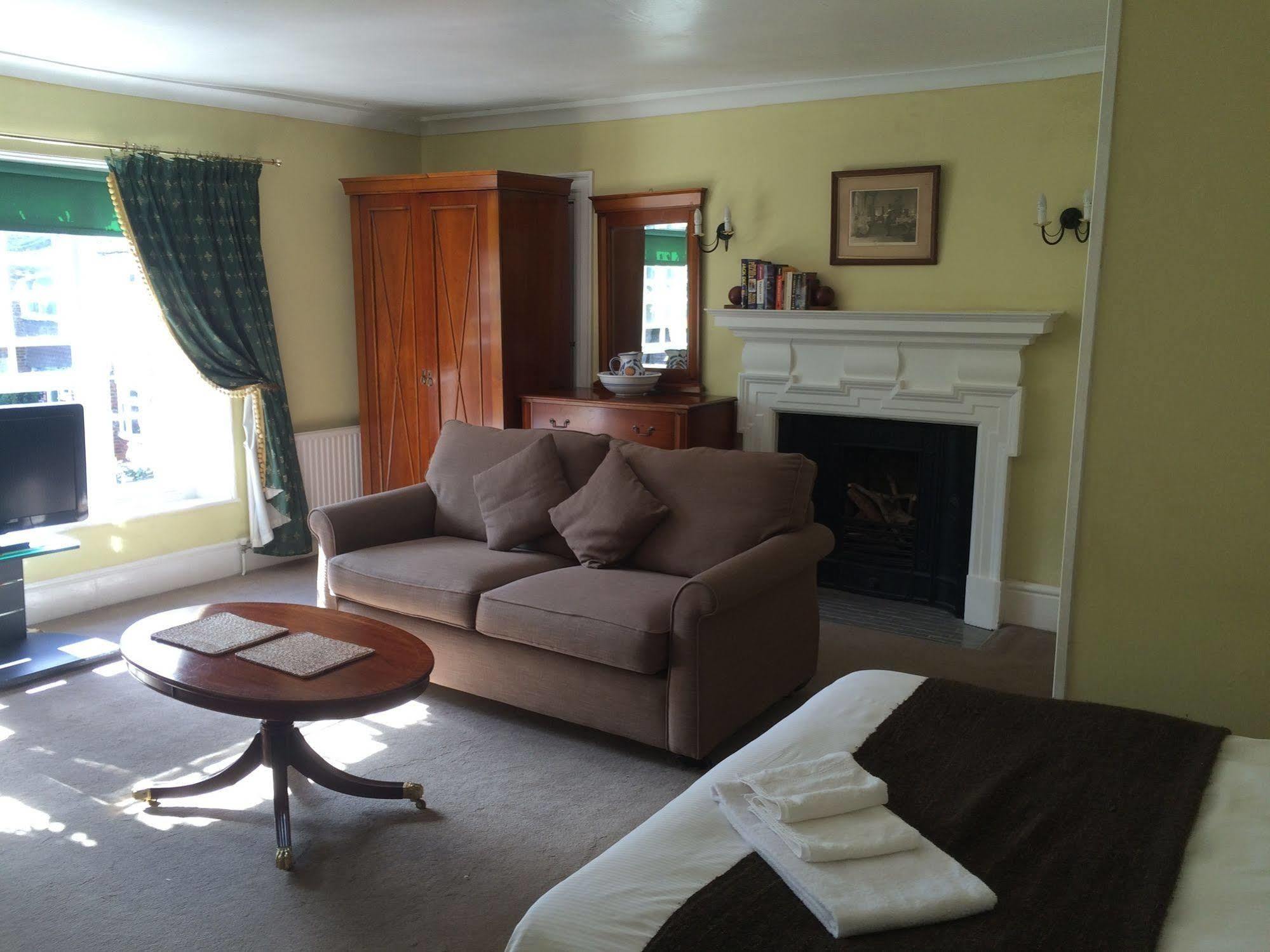 Harmondsworth Hall Guest House ウェストドライトン エクステリア 写真