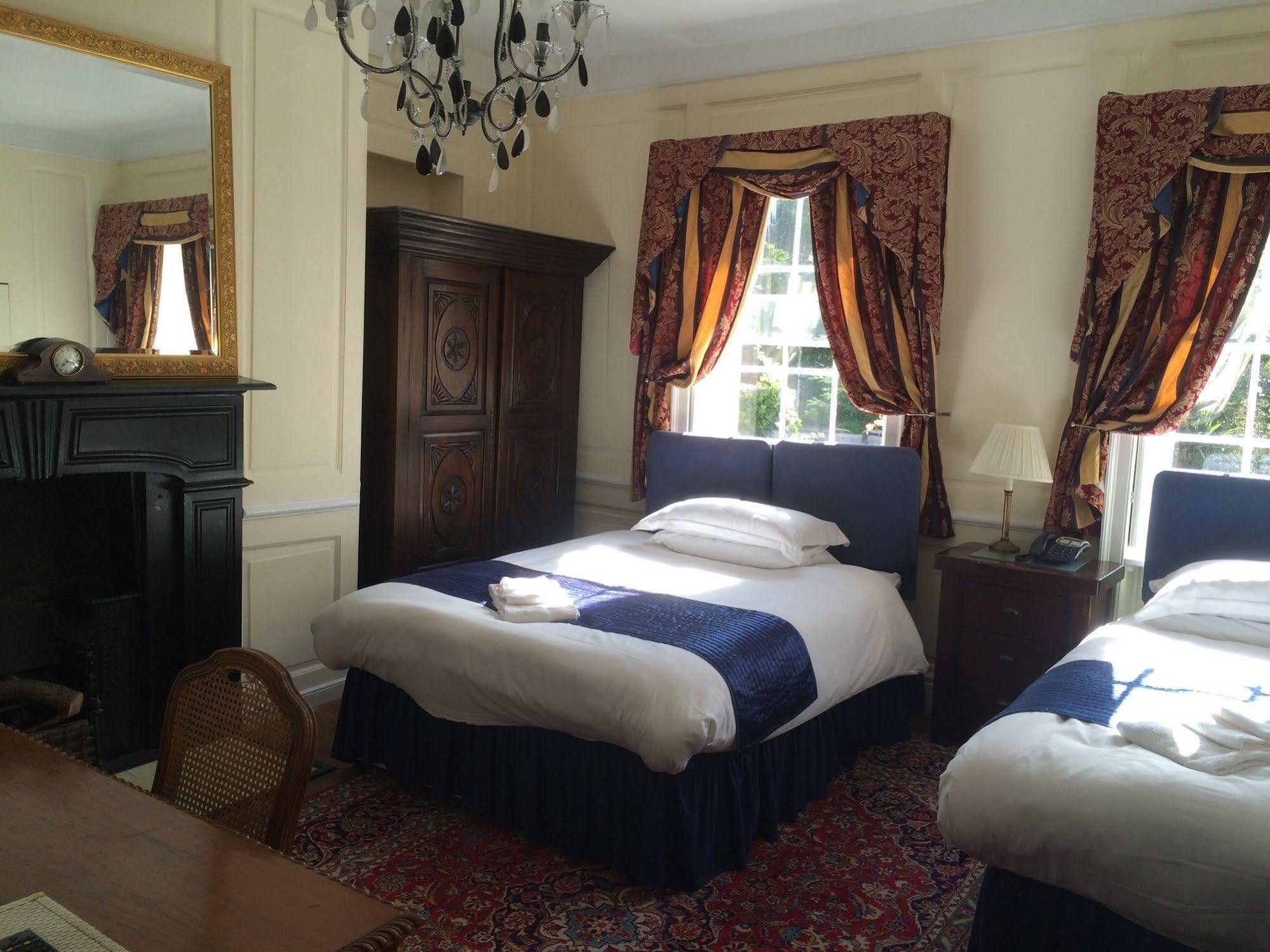 Harmondsworth Hall Guest House ウェストドライトン エクステリア 写真