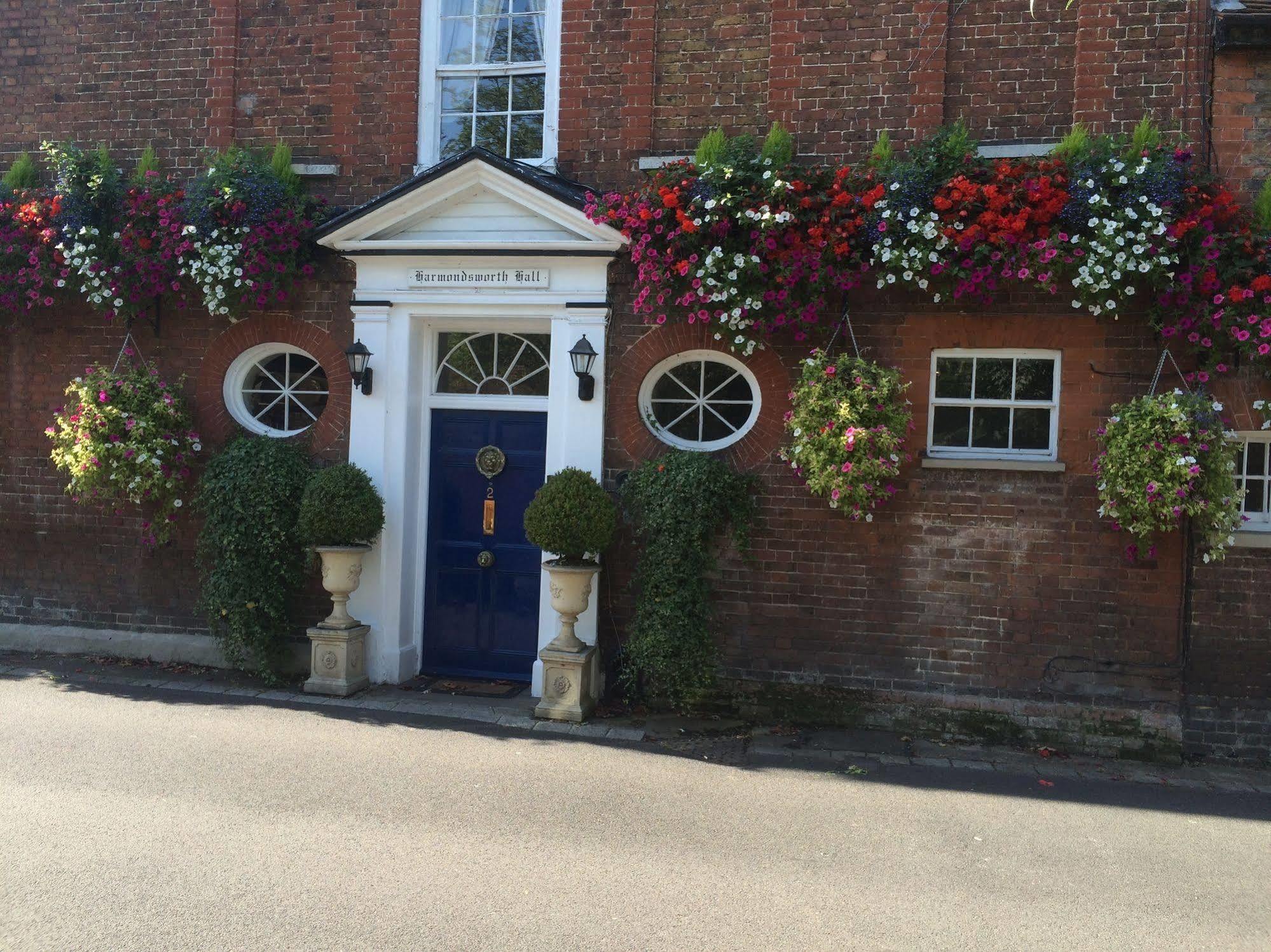 Harmondsworth Hall Guest House ウェストドライトン エクステリア 写真